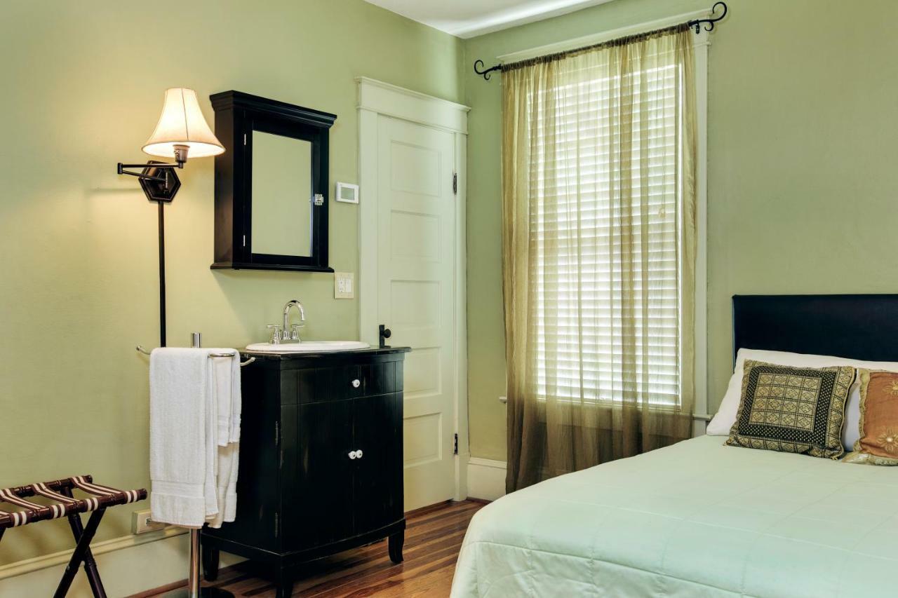 مونت دورا Adora Inn المظهر الخارجي الصورة